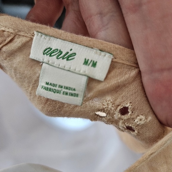 Aerie Women's Medium Beige Short Sleeve Blouse Eyelet Boho Top Keyhole Bow Girly - Picture 6 of 7